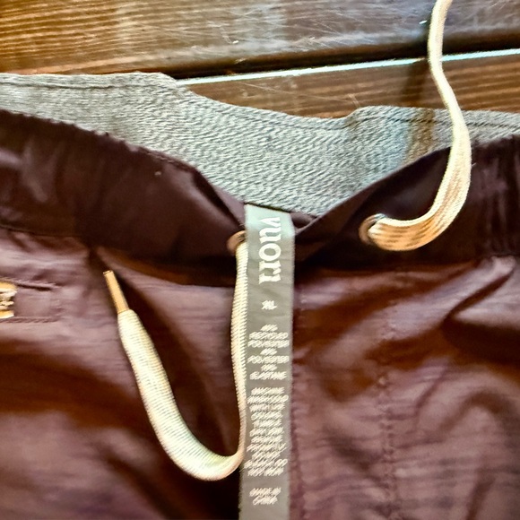 NWT VUORI Banks Short Mahogany Escape XL - Picture 3 of 3